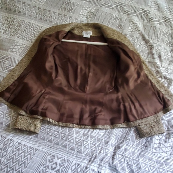 Petrovich and Robinson suit - Picture 3 of 7